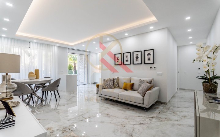 T2 novo em Lagos, com acabamentos de luxo e piscina no rooftop — ideal para viver ou investir.