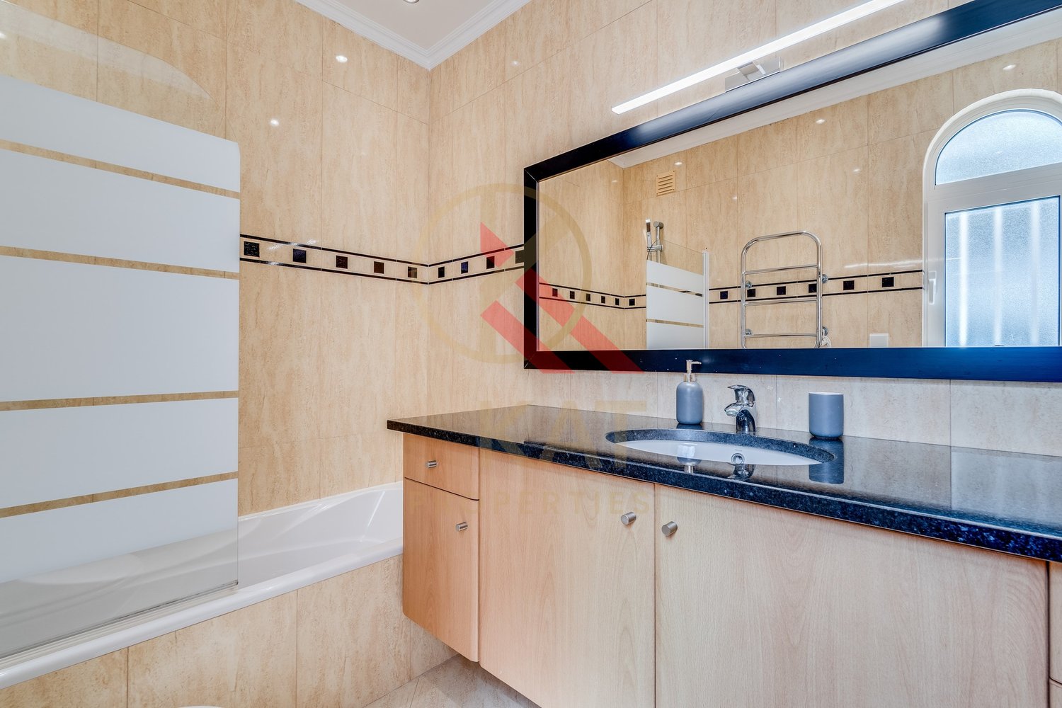 Moradia V4 com Piscina e Ginásio à venda em Portimão