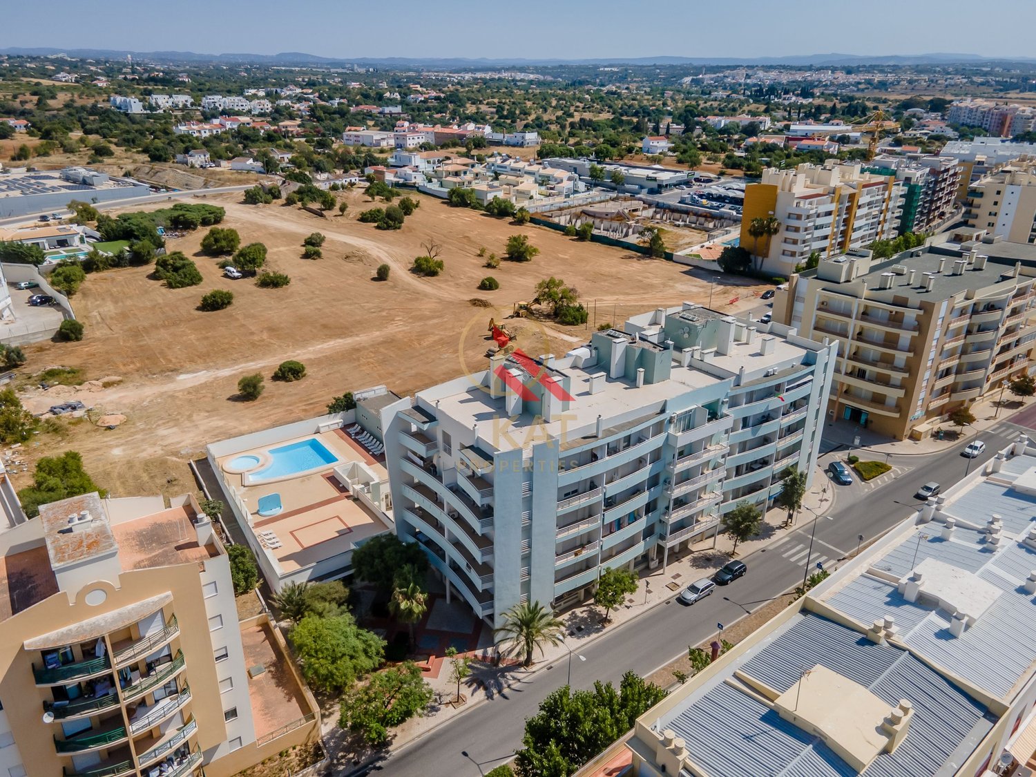  Apartamento T1 c/ Piscina, Garagem e Churrasqueira, próximo da praia 