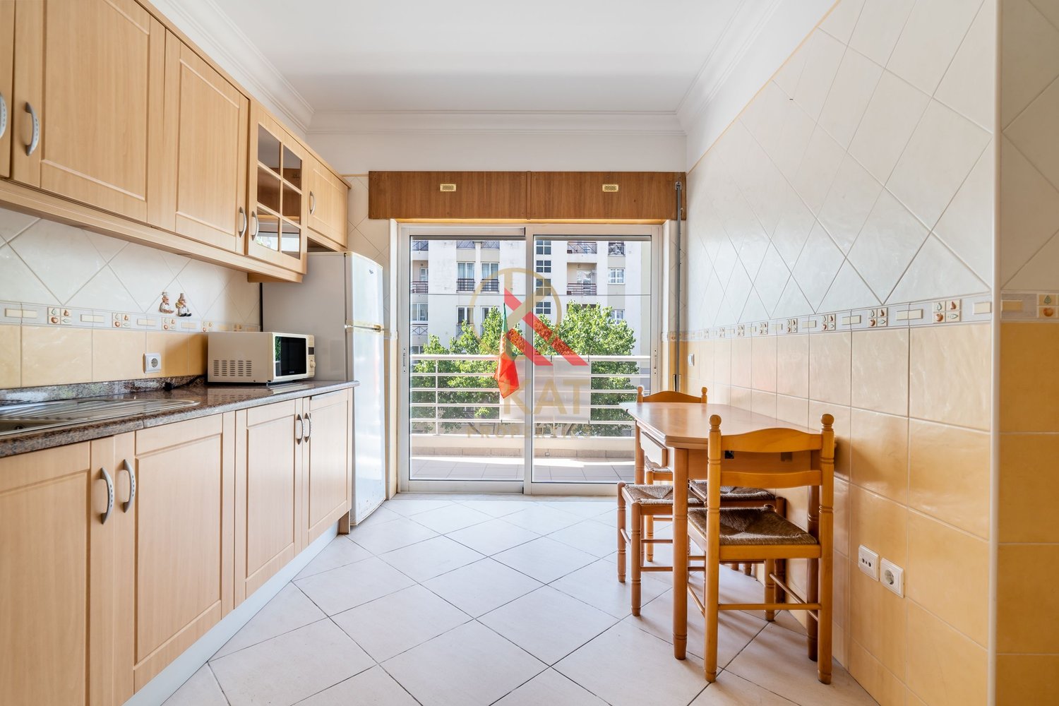  Apartamento T1 c/ Piscina, Garagem e Churrasqueira, próximo da praia 