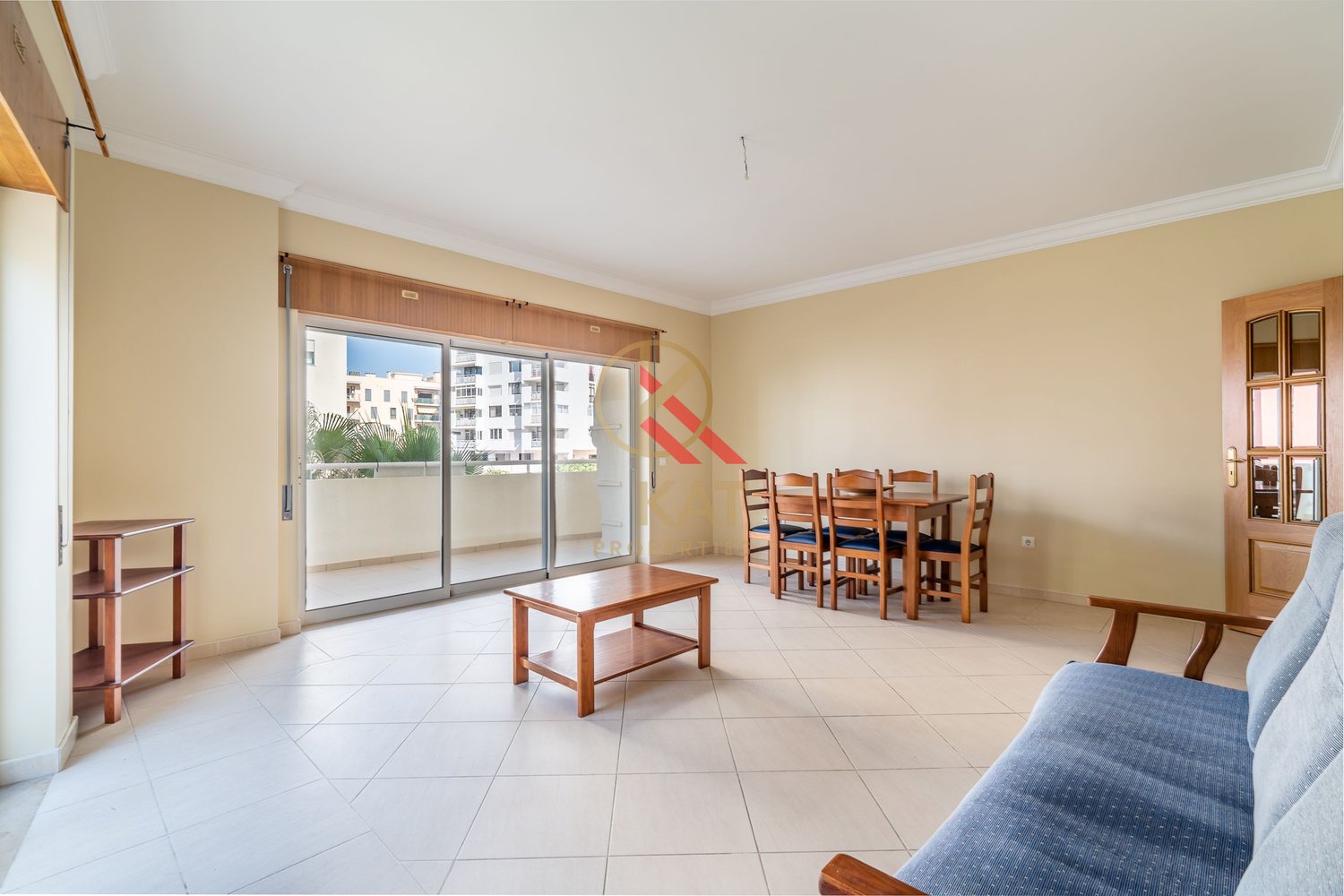  Apartamento T1 c/ Piscina, Garagem e Churrasqueira, próximo da praia 