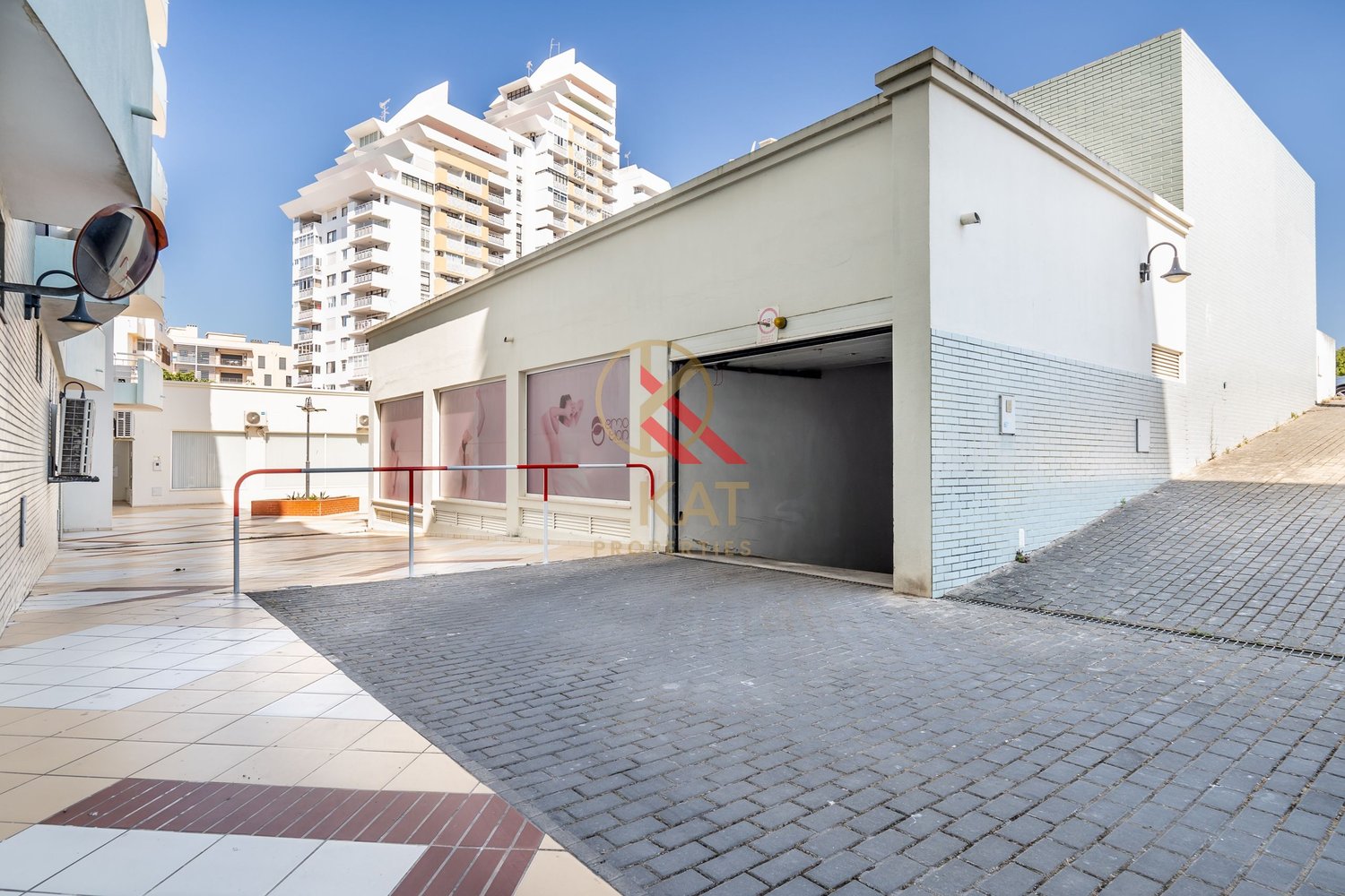  Apartamento T1 c/ Piscina, Garagem e Churrasqueira, próximo da praia 