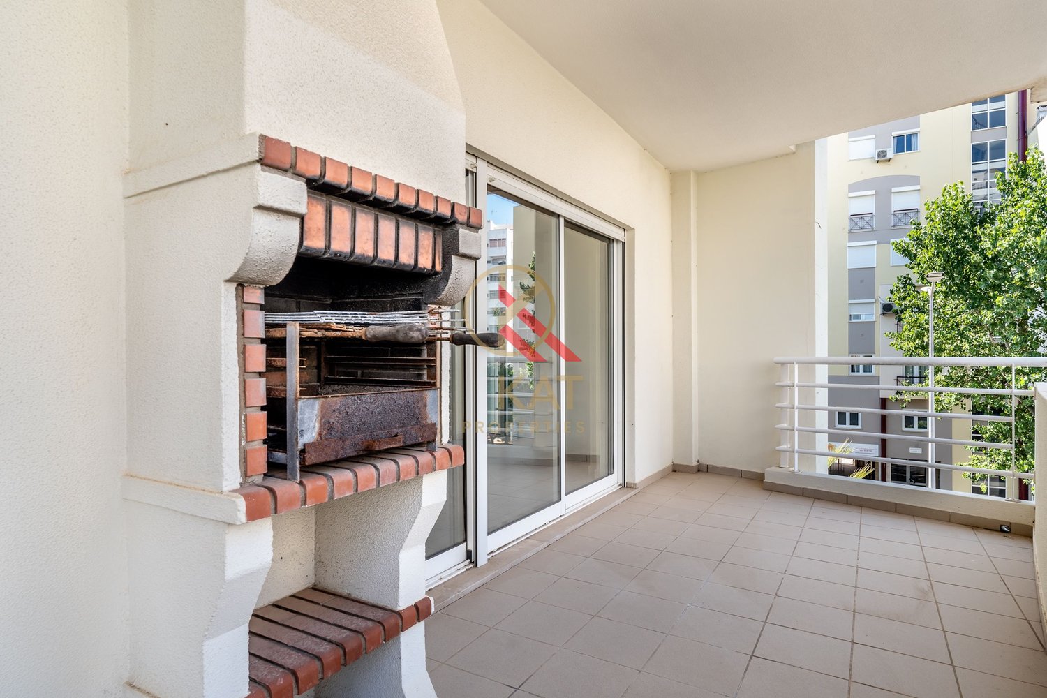  Apartamento T1 c/ Piscina, Garagem e Churrasqueira, próximo da praia 