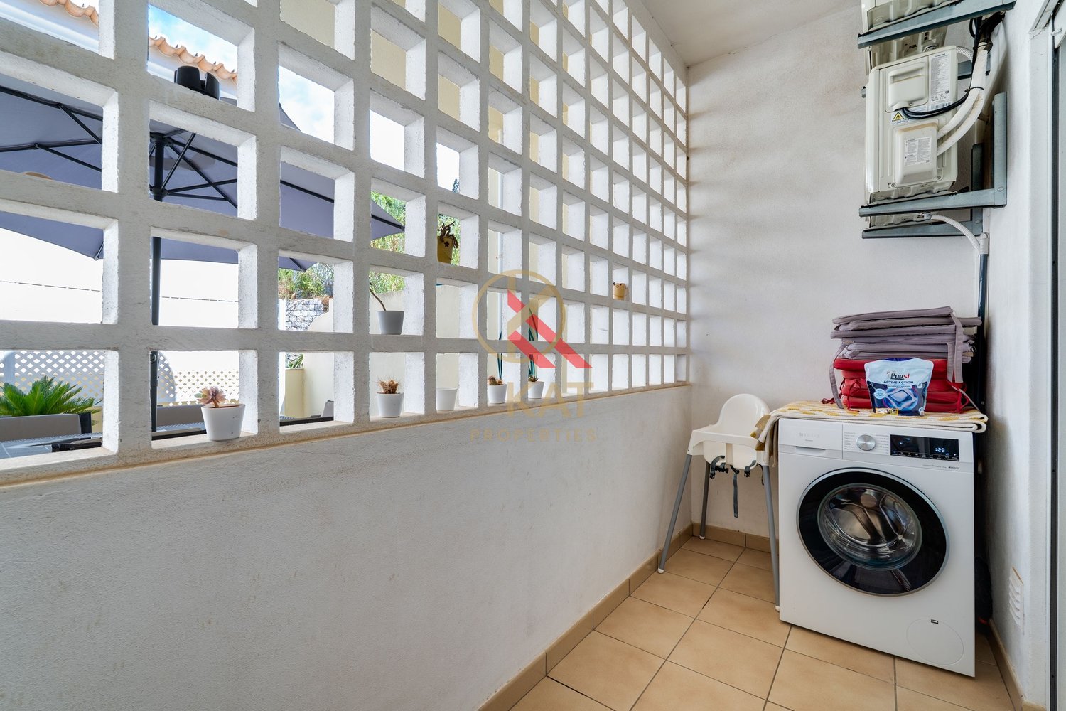 Apartamento T1+2 com Piscina e Terraços no Centro de Carvoeiro, a Poucos Passos da Praia