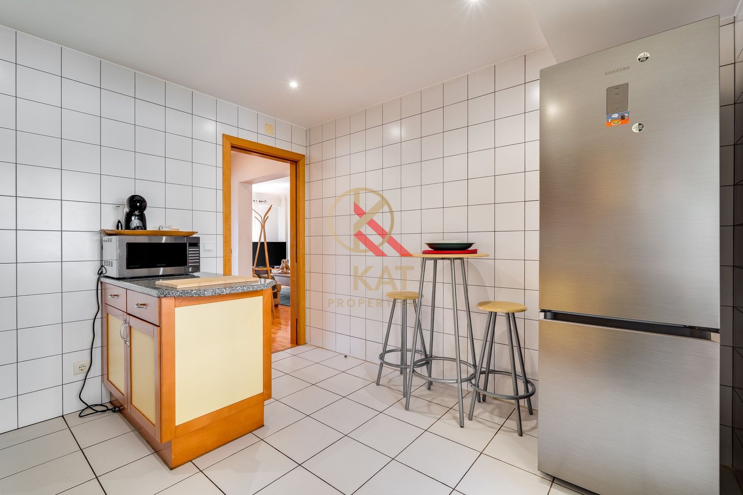 Apartamento T1+2 com Piscina e Terraços no Centro de Carvoeiro, a Poucos Passos da Praia