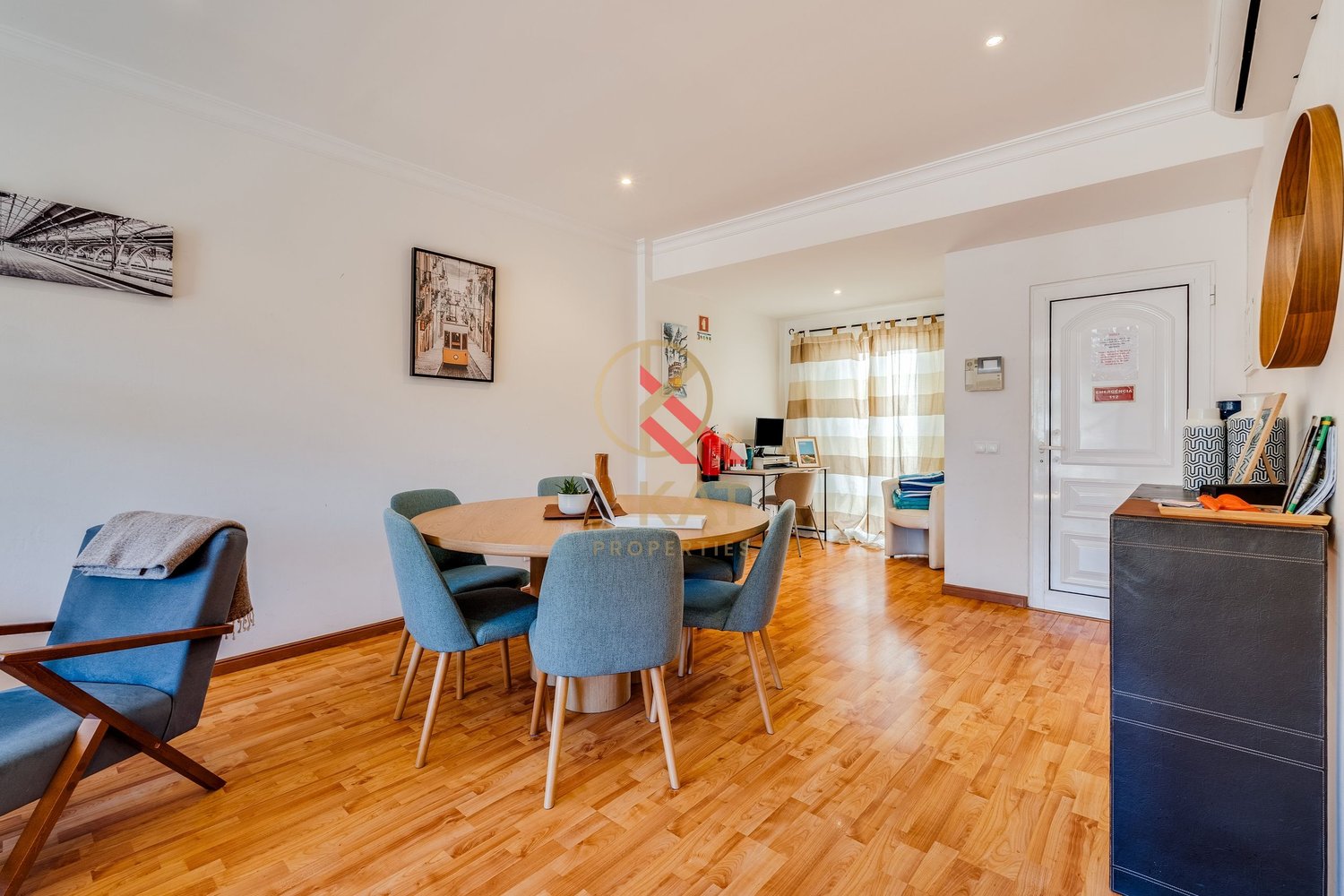 Apartamento T1+2 com Piscina e Terraços no Centro de Carvoeiro, a Poucos Passos da Praia