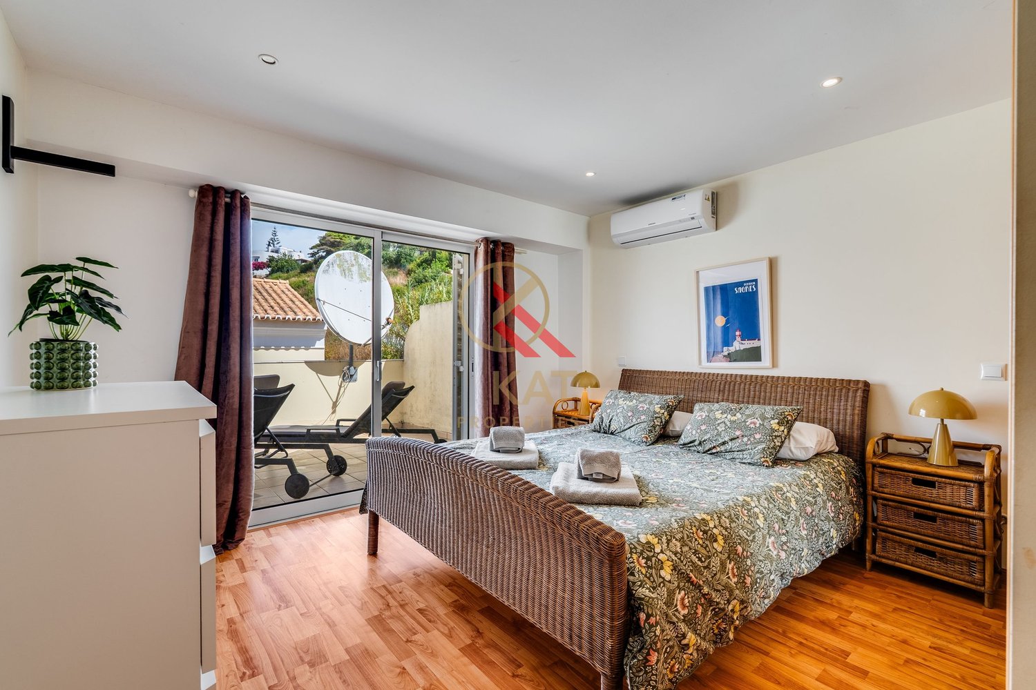 Apartamento T1+2 com Piscina e Terraços no Centro de Carvoeiro, a Poucos Passos da Praia
