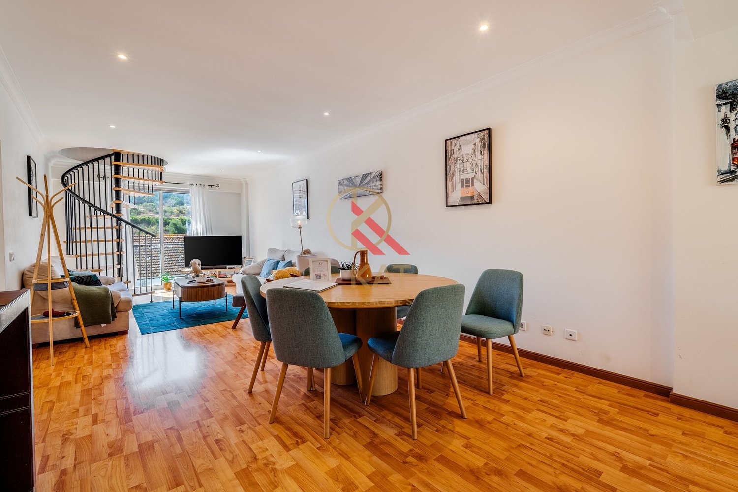 Apartamento T1+2 com Piscina e Terraços no Centro de Carvoeiro, a Poucos Passos da Praia