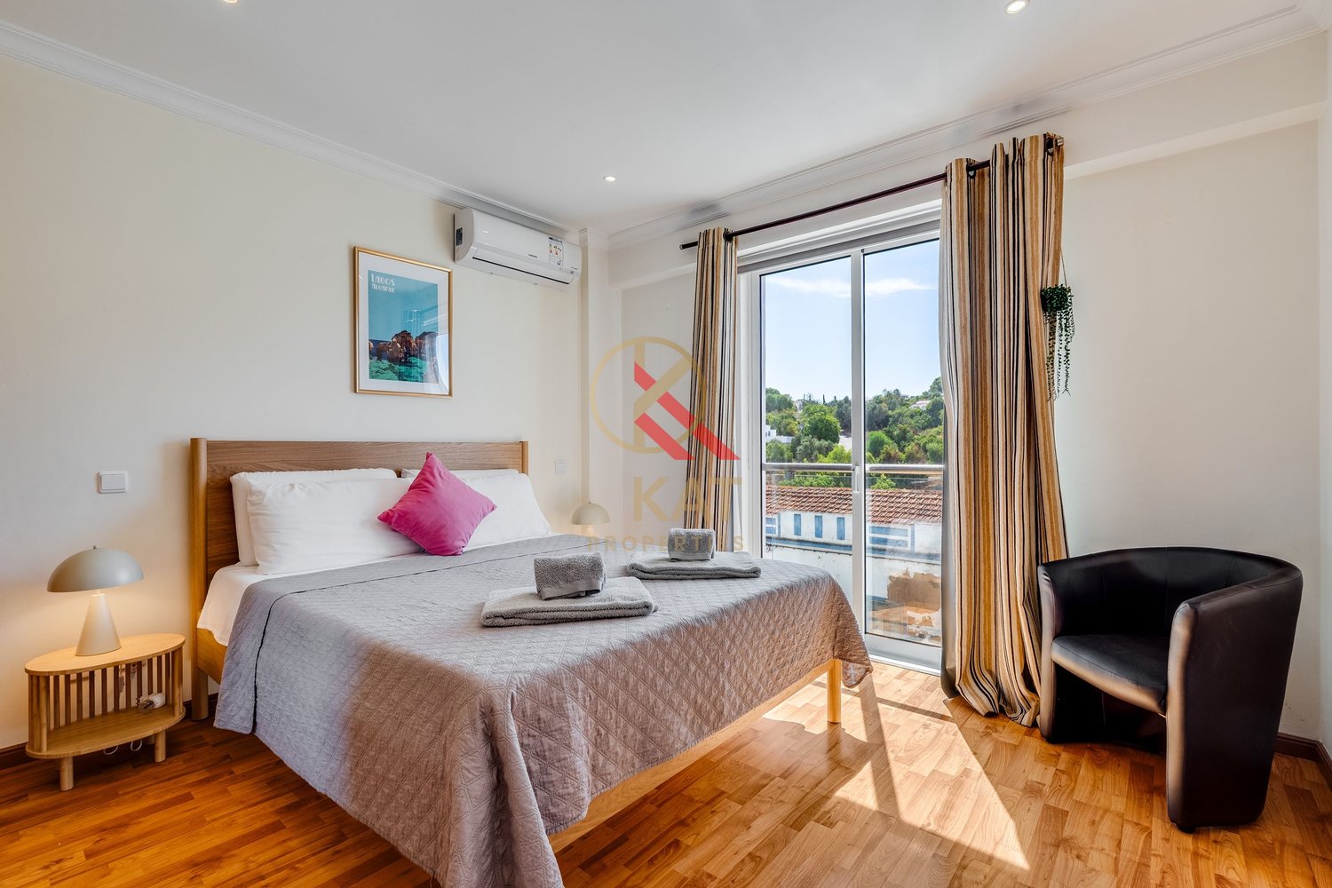 Apartamento T1+2 com Piscina e Terraços no Centro de Carvoeiro, a Poucos Passos da Praia