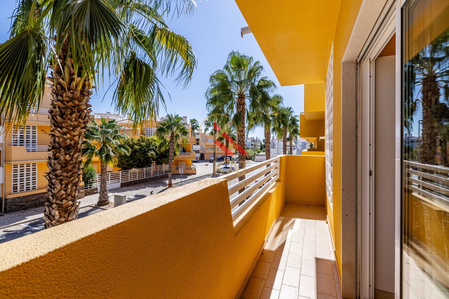 T2 com 2 WC e ampla varanda virada para a piscina | Conceição de Tavira