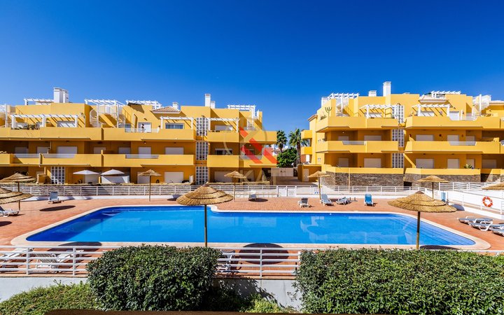 T2 com 2 WC e ampla varanda virada para a piscina | Conceição de Tavira